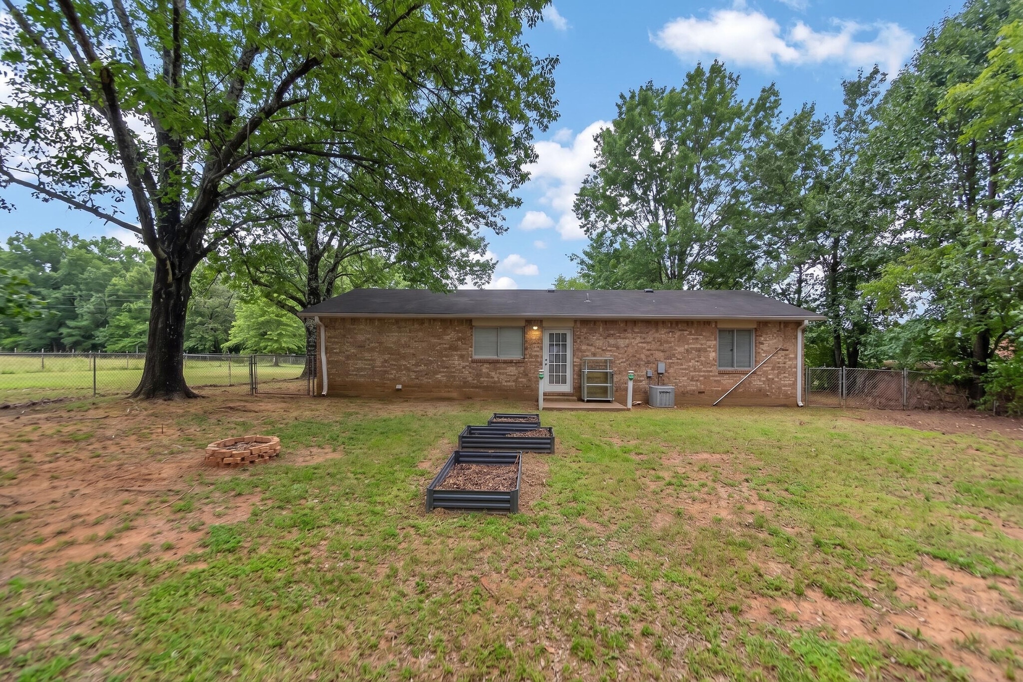 Building Photo - 1511 Milam Dr