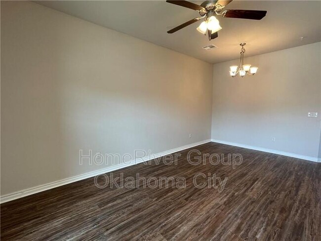 Building Photo - 924 SW 92nd St