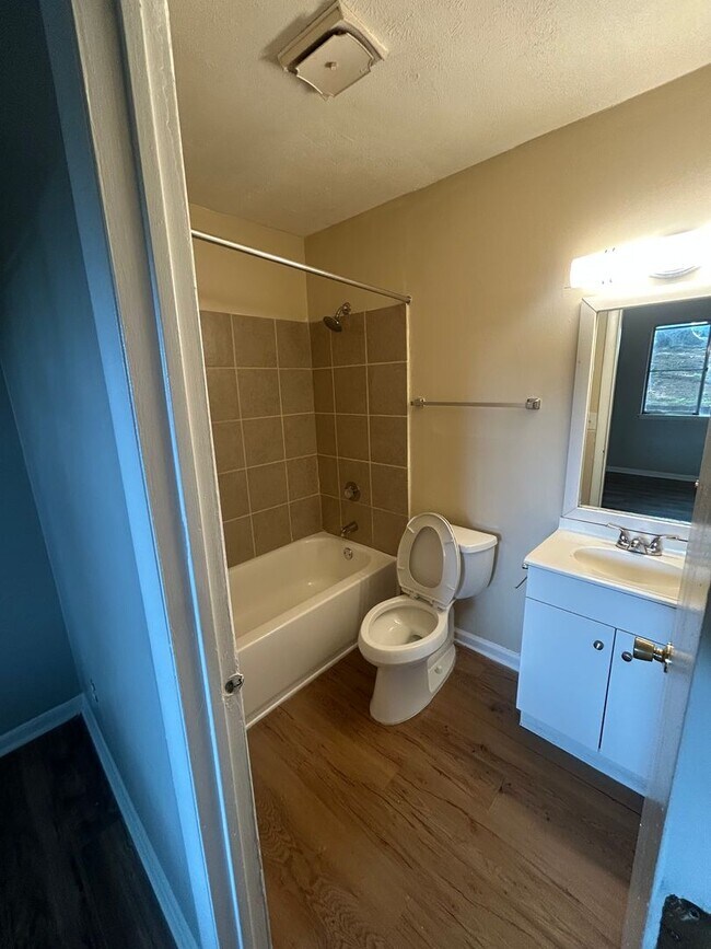 Building Photo - Modern Conveniences & Entertainment, All Within Your Reach.