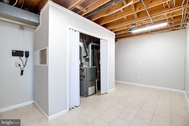 Building Photo - 1208 Forestwood Dr