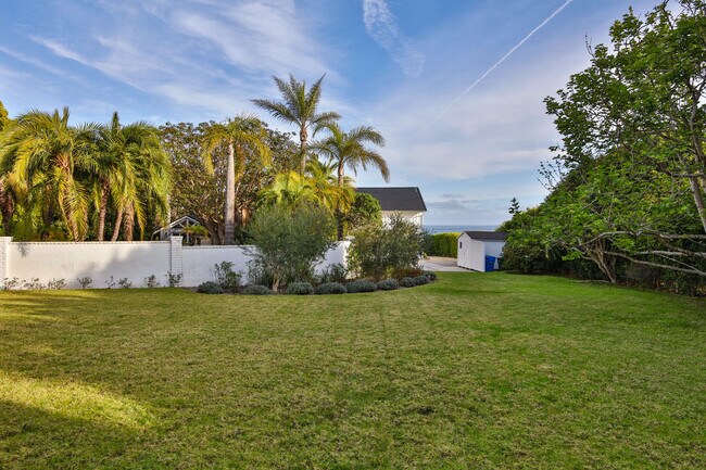 Large grassy yard - 29225 Cliffside Dr