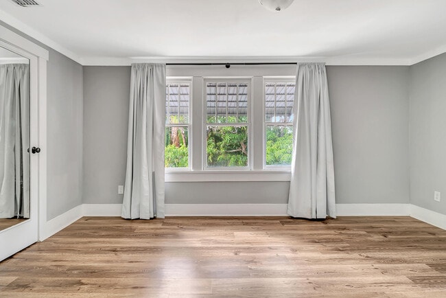 Building Photo - 515 46th St