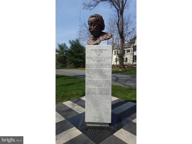 Building Photo - 10 Charlton St