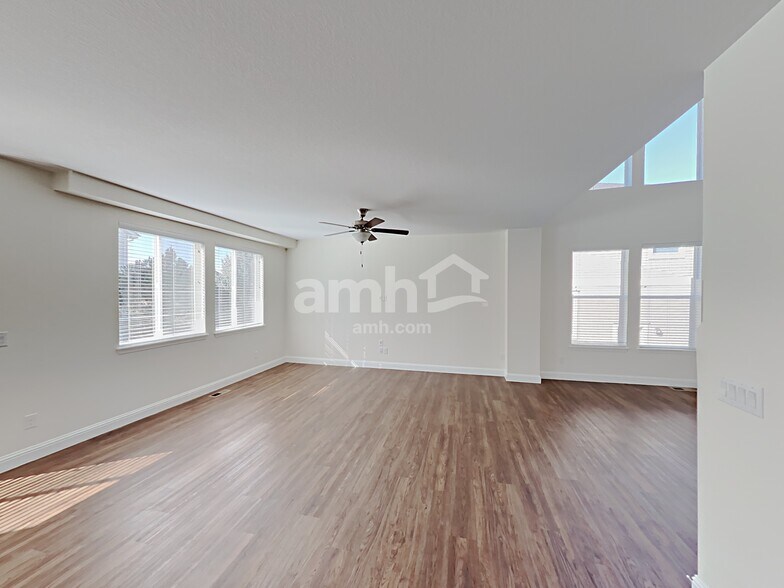 Building Photo - 12749 Ventana St