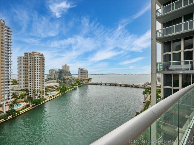 Building Photo - 495 Brickell Ave