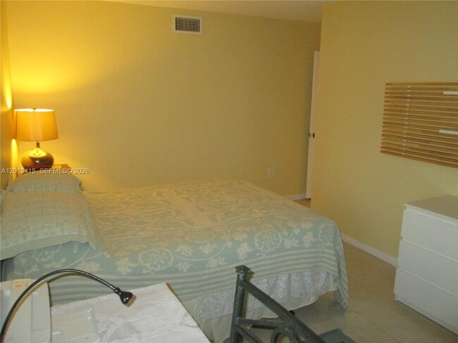 Building Photo - 250 180th Dr