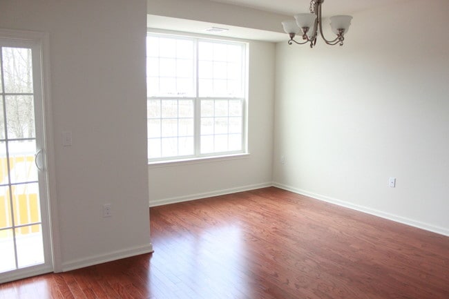 Building Photo - 502 Waterview Ct