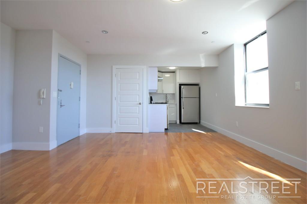 Building Photo - LUXURY 3 BR in Queens!