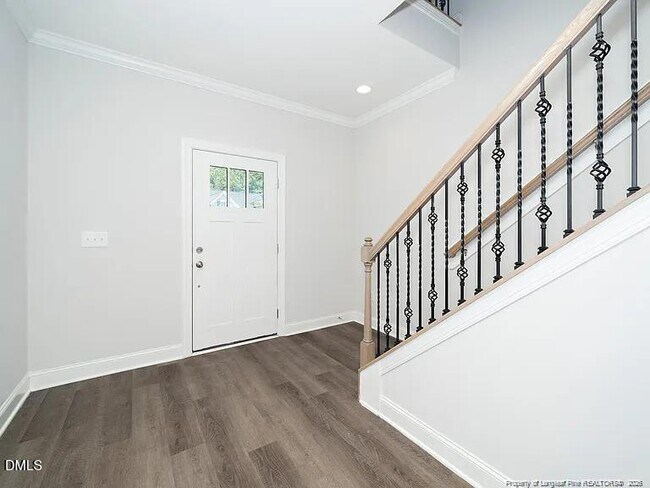 Building Photo - 1425 Queen Trigger Dr
