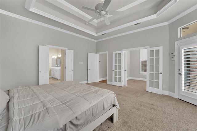 Building Photo - 2202 Southern Oaks Dr