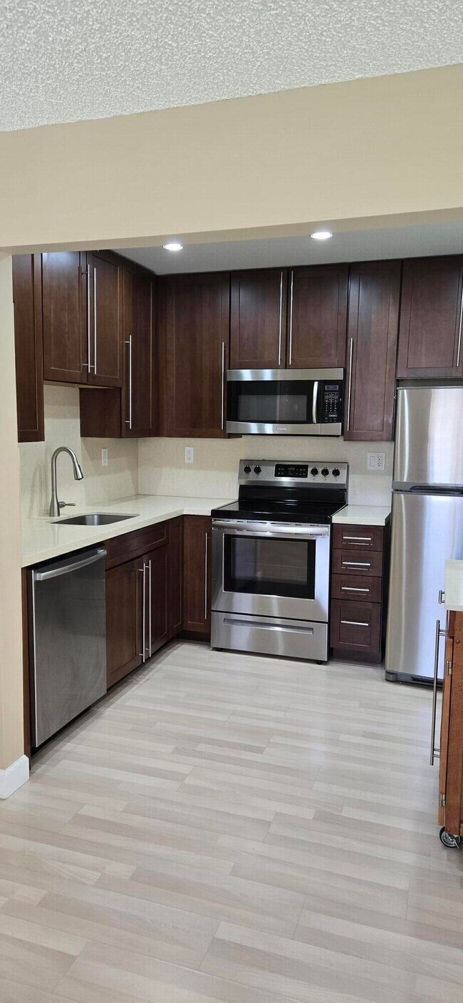 Building Photo - 752 Normandy Trail