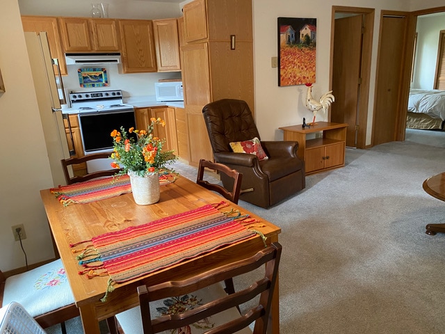 Primary Photo - 334 Flathead Lodge Rd