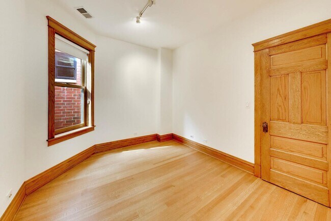 Building Photo - 3752 N Wayne Ave