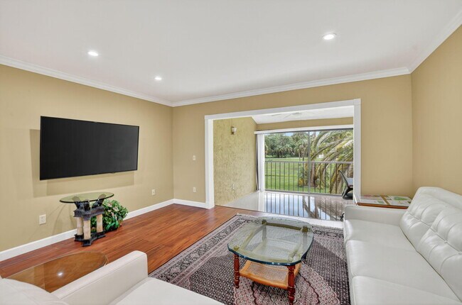 Building Photo - 9268 Vista Del Lago