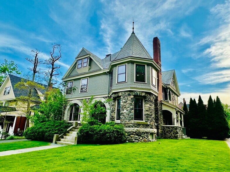 Building Photo - 33 Agassiz St