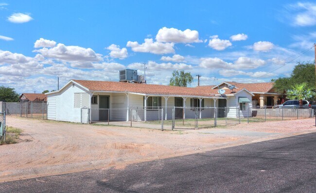 Building Photo - 1341 N Crane St