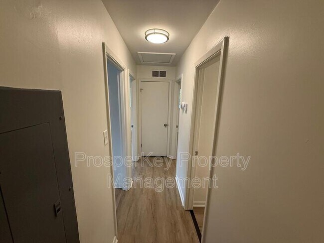 Building Photo - 379 Utoy Cir SW