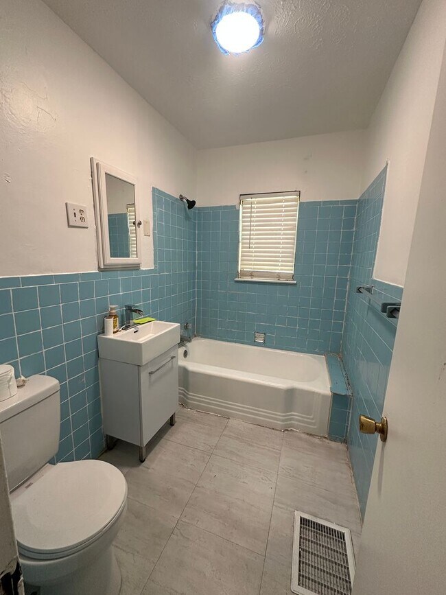 Building Photo - 3481 Hillside Ave