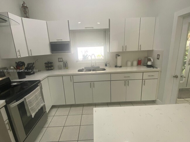 Building Photo - 14730 SW 57th Terrace