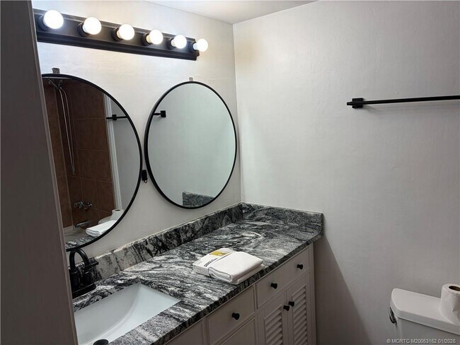 Building Photo - 800 NW Fork Rd