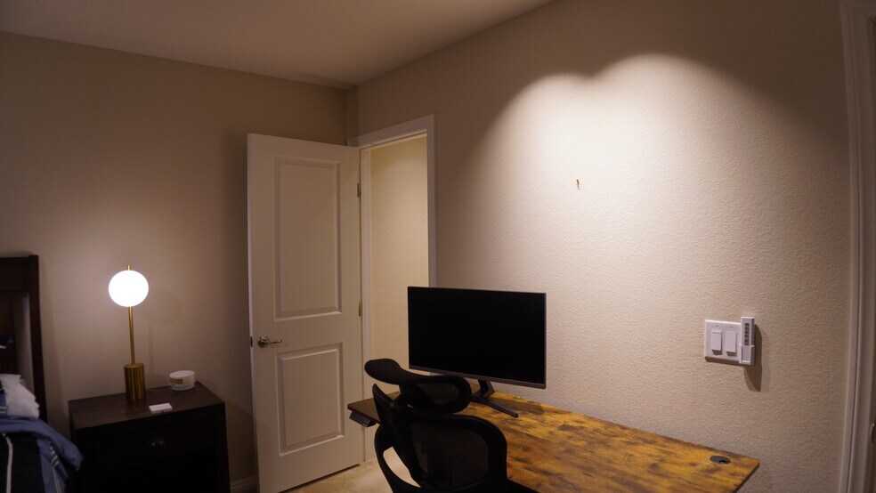 Building Photo - 5532 Autumn Cliffs Way