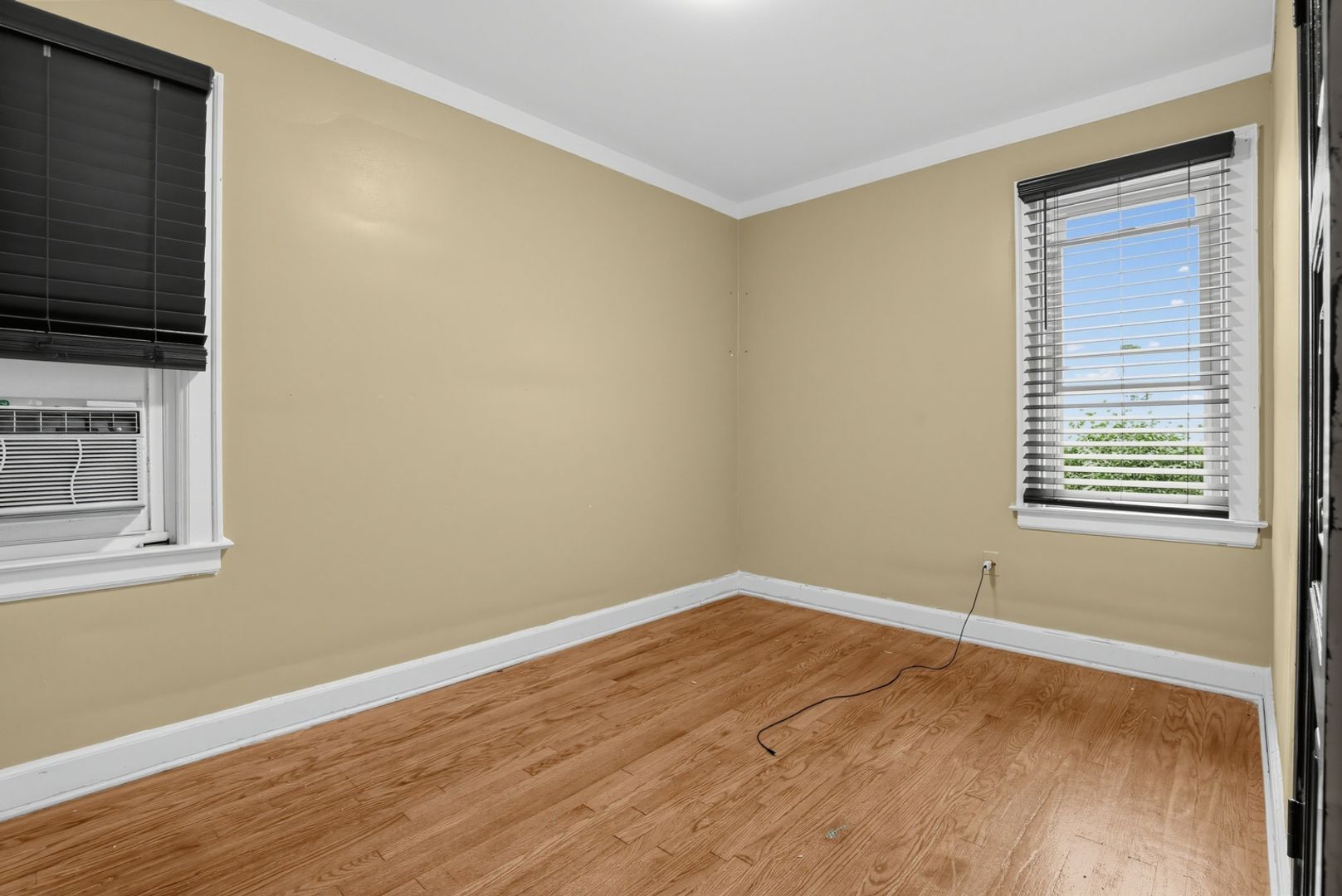 Building Photo - 884 Beaconsfield Ave