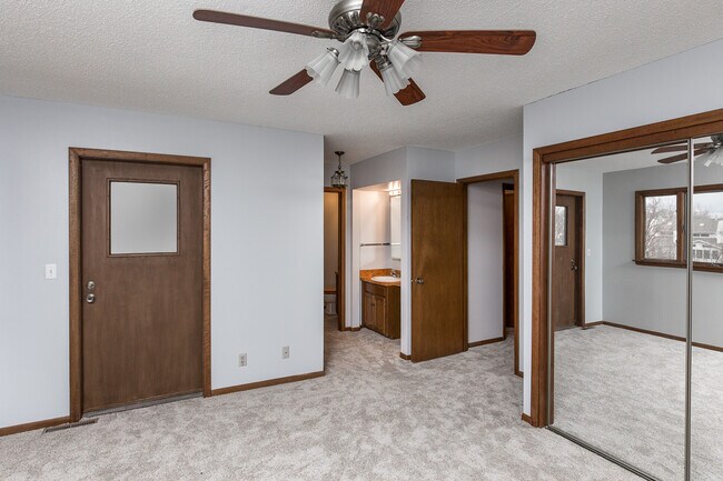 Building Photo - 3084 Parkwild Dr