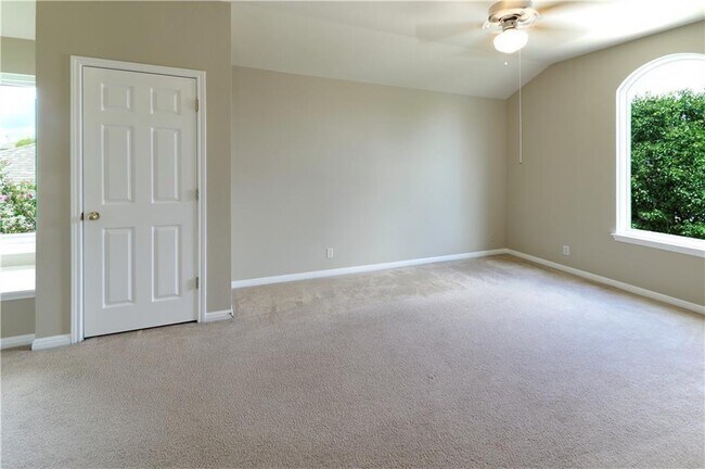 Building Photo - 807 Camino Real Dr