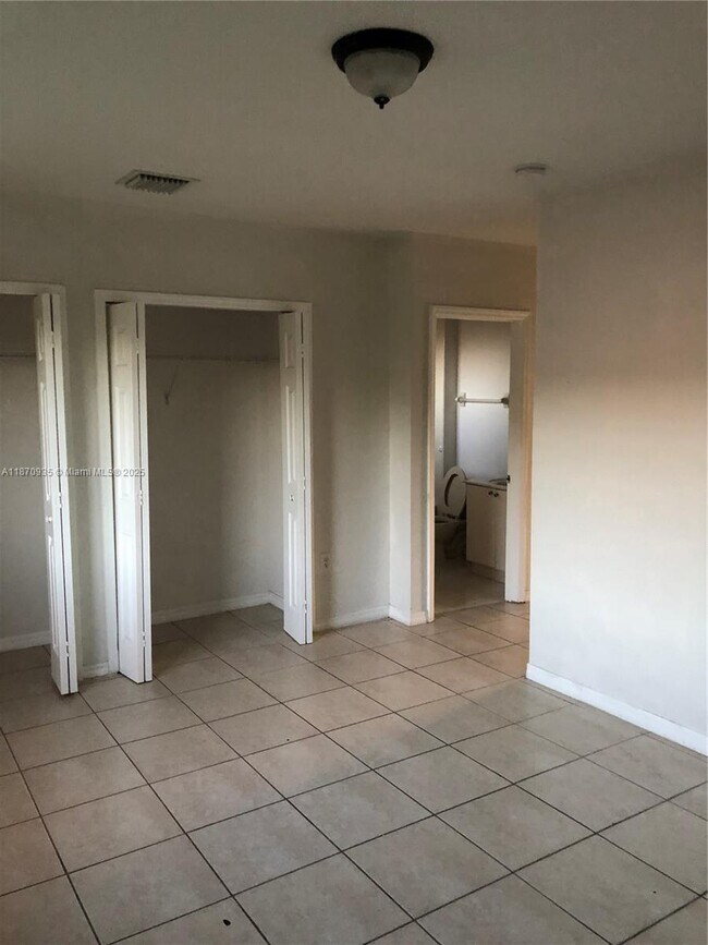 Building Photo - 855 SW 6th Ct