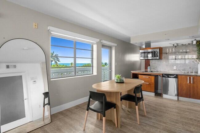 Building Photo - 1024 Ocean Dr