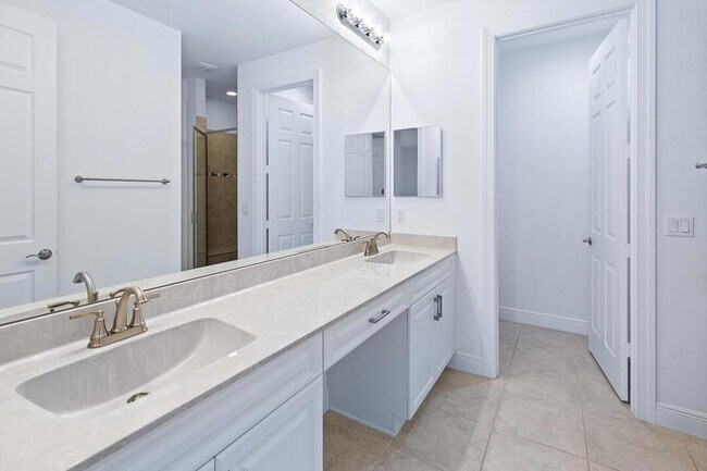 Building Photo - 2590 Bella Vista Cir