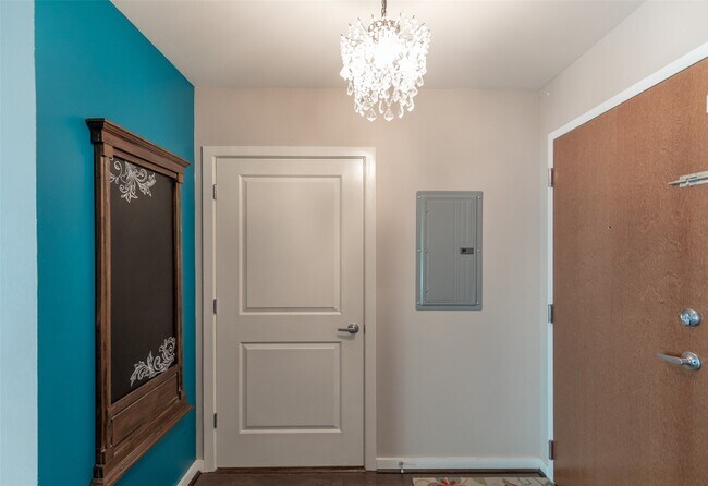 Building Photo - 5925 Almeda Rd