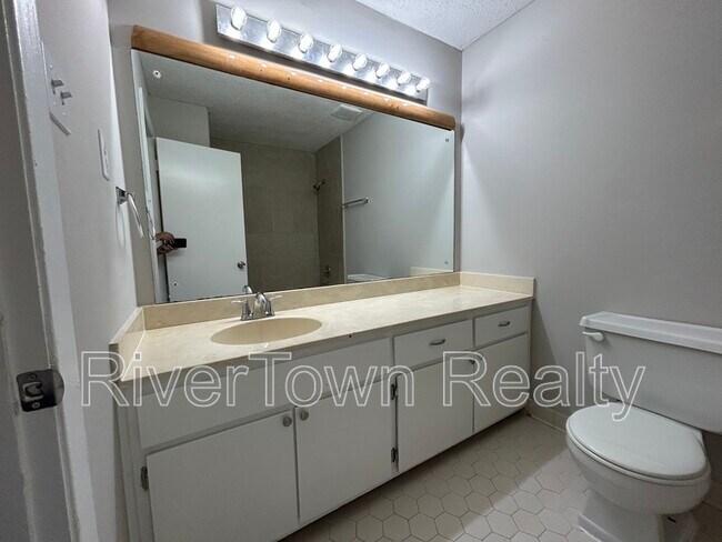 Building Photo - 3293 Leschallas Dr