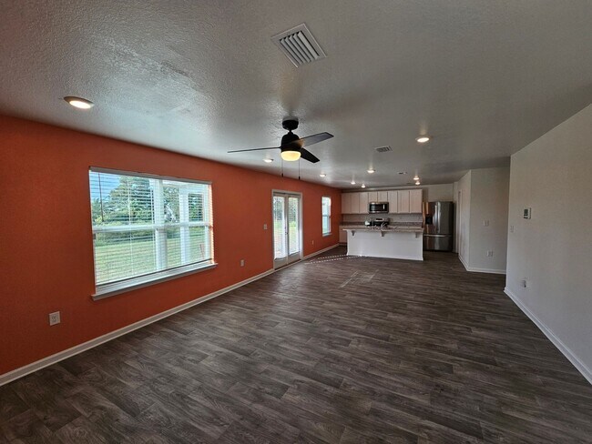 Building Photo - Spacious 4-bedroom Home in Panama City, FL - Perfect for long-term rental! *1/2 Off 1st Month's R...
