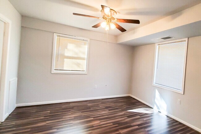 Building Photo - 7165 Cross St