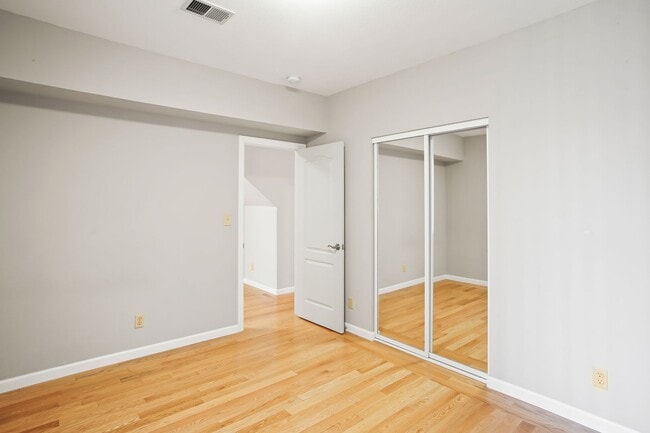 Building Photo - Spacious 3Bd/2Ba in SF Richmond District!