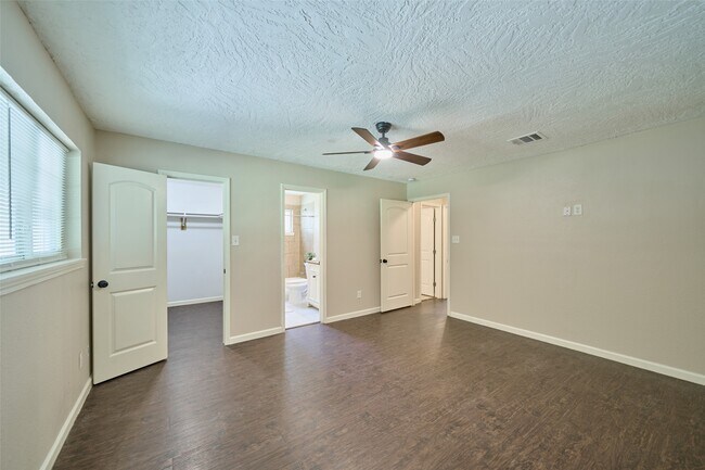 Building Photo - 24411 Pine Canyon Dr