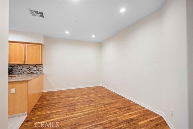 Building Photo - 415 E Dryden St