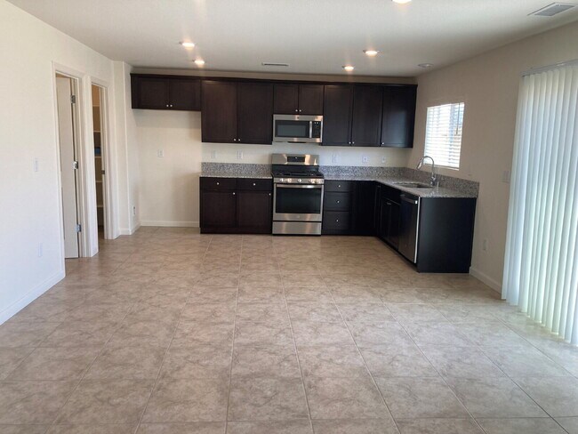 Building Photo - 8967 Quail Fls Dr