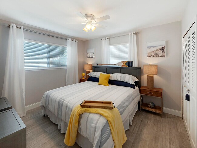 Building Photo - 1236 Beach Rd