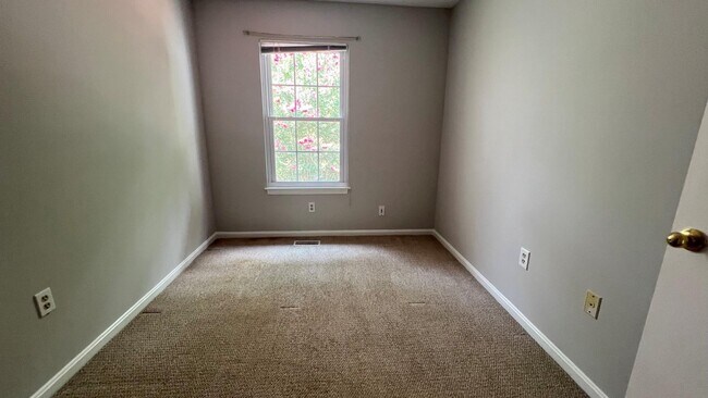 Building Photo - 5808 Waterdale Ct