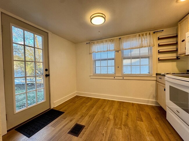 Building Photo - Historic Three Bedroom Home With Ample Outdoor Space - SHORT-TERM LEASE