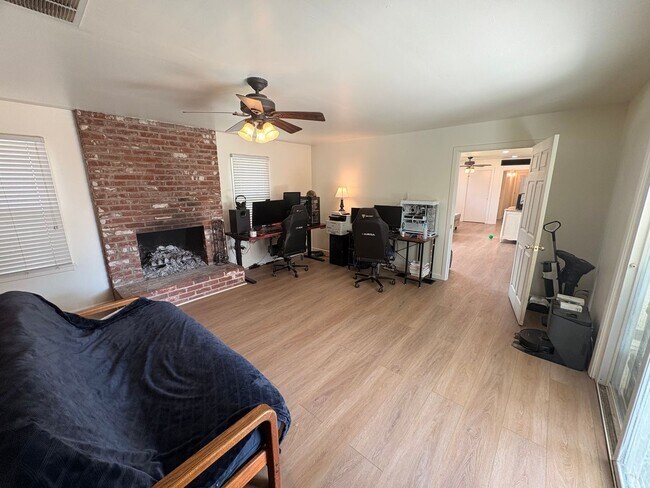 Building Photo - Renovated 3 bedroom home for rent!