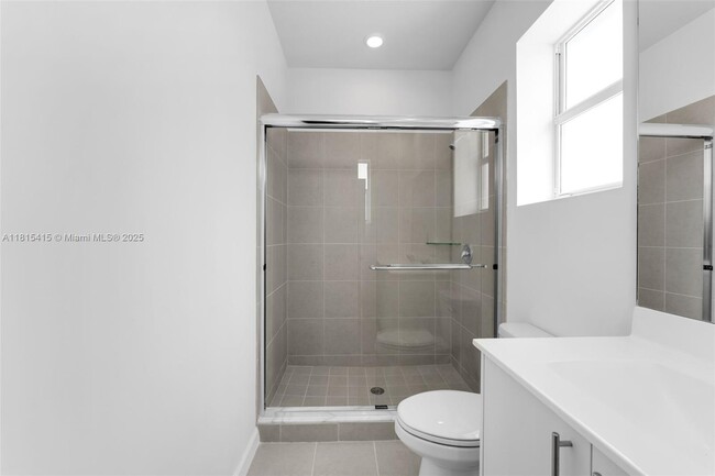 Building Photo - 2803 SE 26th Ave