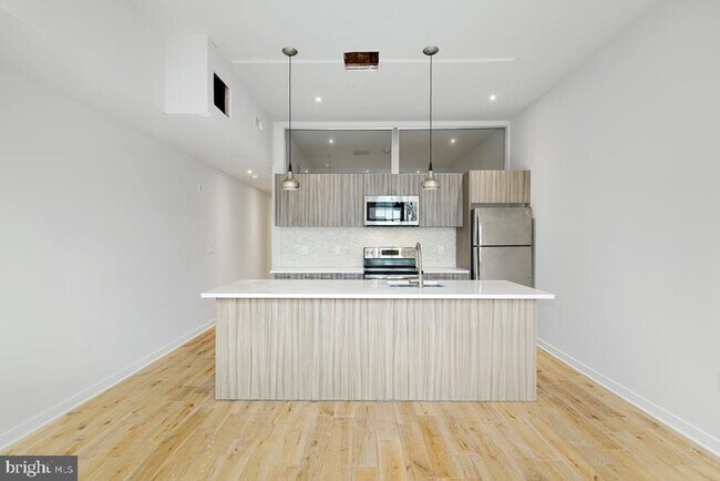 Building Photo - 412 S 13th St