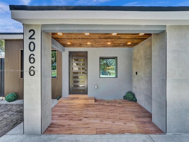 Building Photo - 2066 NE 174th St