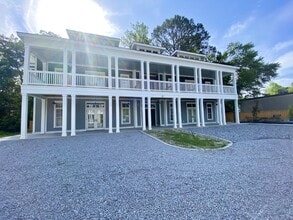 Building Photo - One Bedroom Apartment for Rent in the Heart of Old Town!
