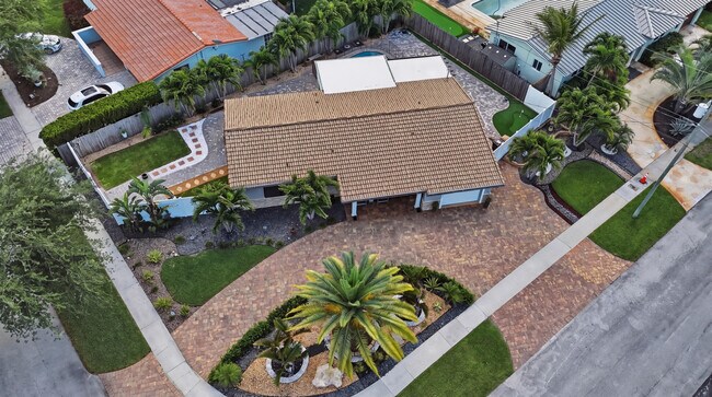 Building Photo - 5031 NE 23rd Terrace