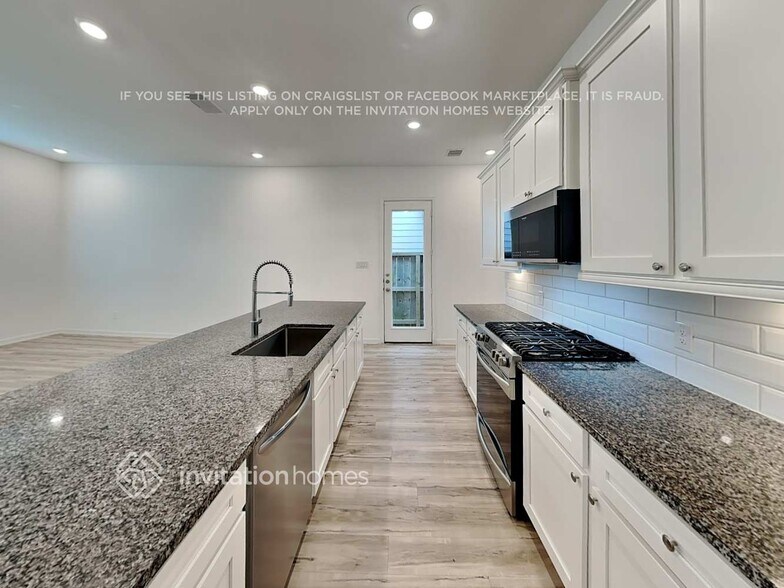 Building Photo - 4022 Champlain Wy