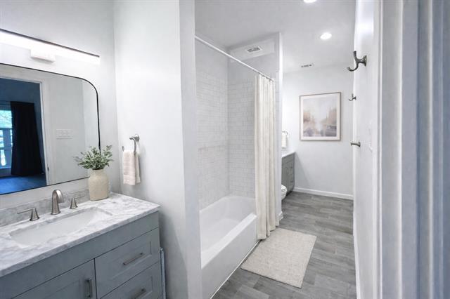 Building Photo - 9600 Royal Ln